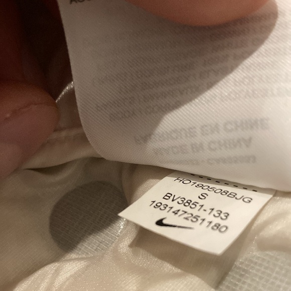 Nike Women’s Aeroloft Down Running Vest Size Small - Picture 9 of 9